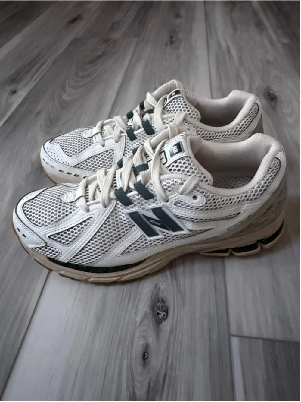 New Balance 1906R M1906RQ White Green Men 8 Women 9.5 Y2K Sneakers